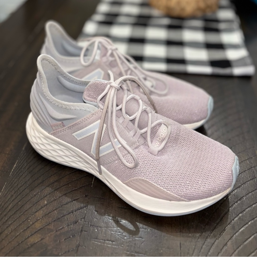 New Balance Women's ROAV athletic shoes - Picture 2 of 6